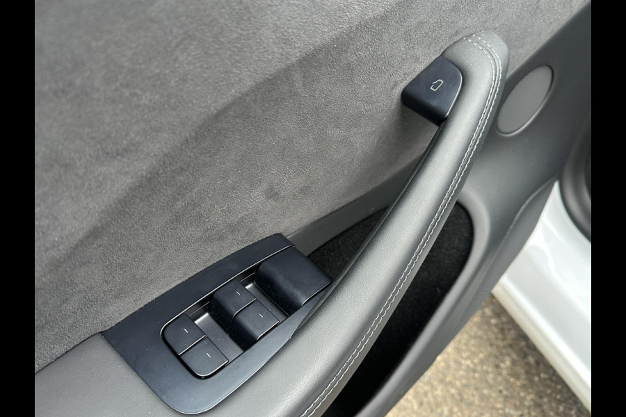 Tesla Model 3 Premium Long Range AWD 78 kWh | STOELVERWARMING VOOR/ACHTER | STUURVERWARMING | FABRIEKS GARANTIE T/M 20-06-2028 OF 80k KM | ELKT. ACHTERKLEP | ELKT. STOELEN |