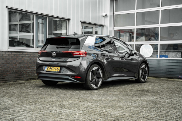 Volkswagen ID.3 First Max | SOH 91% | ACC | Lederen bekleding massage | HUD | Pano dak | Apple Car | Trekhaak VW |