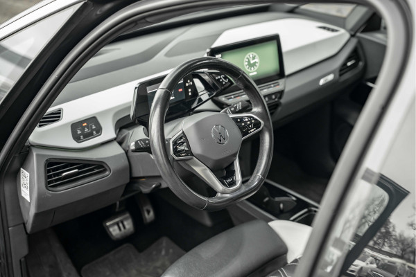 Volkswagen ID.3 First Max | SOH 91% | ACC | Lederen bekleding massage | HUD | Pano dak | Apple Car | Trekhaak VW |