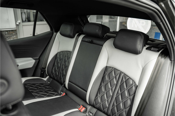 Volkswagen ID.3 First Max | SOH 91% | ACC | Lederen bekleding massage | HUD | Pano dak | Apple Car | Trekhaak VW |