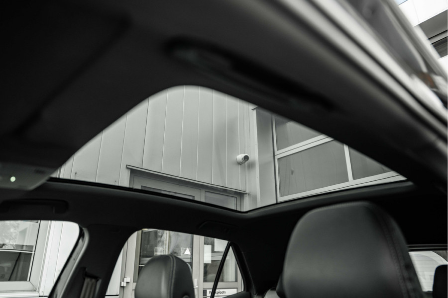 Volkswagen ID.3 First Max | SOH 91% | ACC | Lederen bekleding massage | HUD | Pano dak | Apple Car | Trekhaak VW |