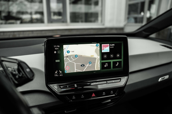 Volkswagen ID.3 First Max | SOH 91% | ACC | Lederen bekleding massage | HUD | Pano dak | Apple Car | Trekhaak VW |