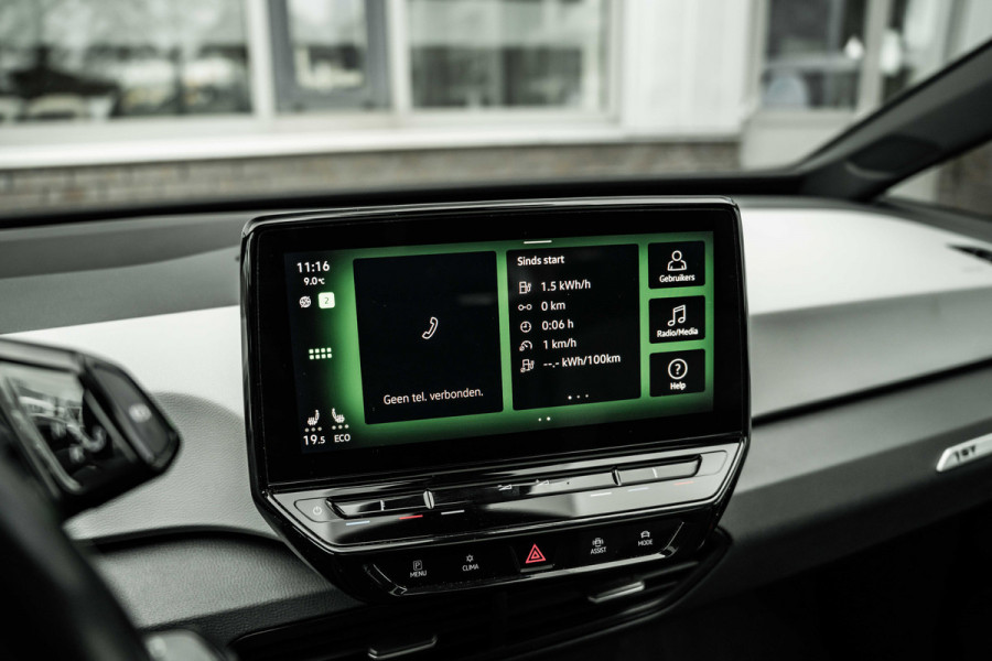 Volkswagen ID.3 First Max | SOH 91% | ACC | Lederen bekleding massage | HUD | Pano dak | Apple Car | Trekhaak VW |