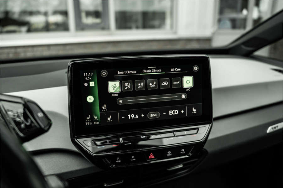 Volkswagen ID.3 First Max | SOH 91% | ACC | Lederen bekleding massage | HUD | Pano dak | Apple Car | Trekhaak VW |