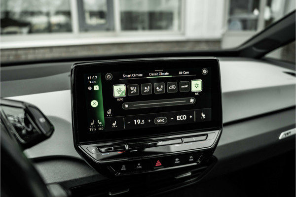 Volkswagen ID.3 First Max | SOH 91% | ACC | Lederen bekleding massage | HUD | Pano dak | Apple Car | Trekhaak VW |
