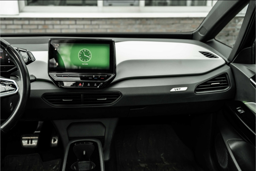 Volkswagen ID.3 First Max | SOH 91% | ACC | Lederen bekleding massage | HUD | Pano dak | Apple Car | Trekhaak VW |