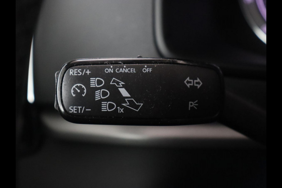 Škoda Karoq 1.0 TSI Style | Camera | Carplay | Navigatie | Full LED | Climate control | Parkeerhulp | Cruise control | Bluetooth