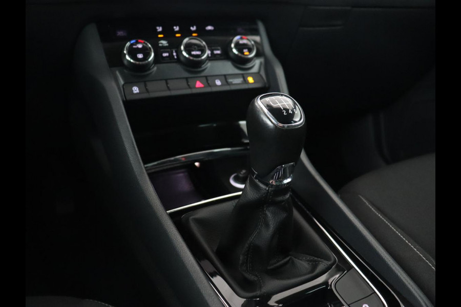 Škoda Karoq 1.0 TSI Style | Camera | Carplay | Navigatie | Full LED | Climate control | Parkeerhulp | Cruise control | Bluetooth