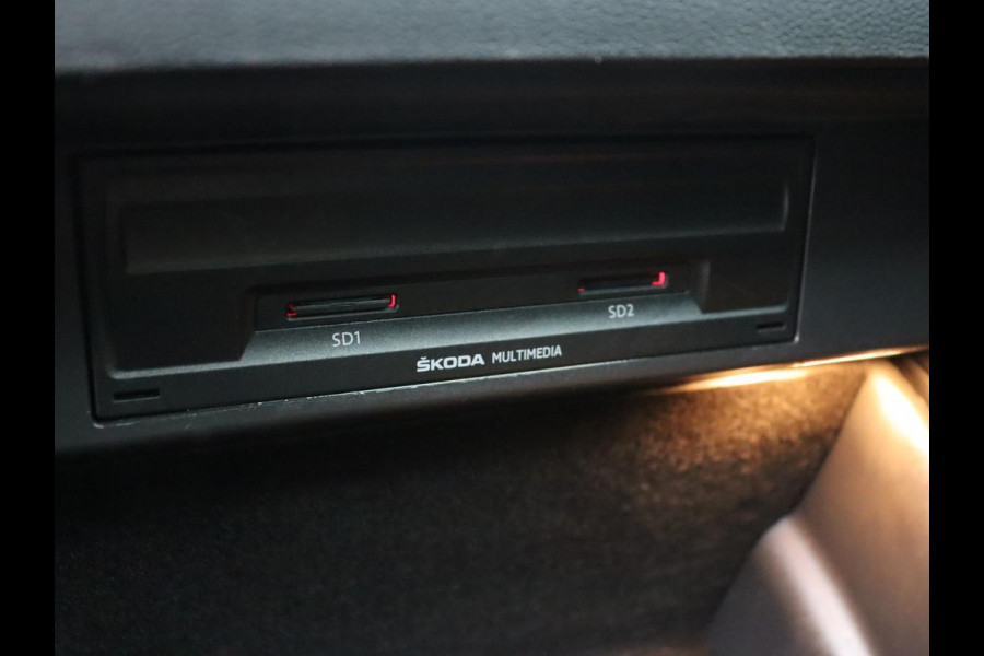 Škoda Karoq 1.0 TSI Style | Camera | Carplay | Navigatie | Full LED | Climate control | Parkeerhulp | Cruise control | Bluetooth