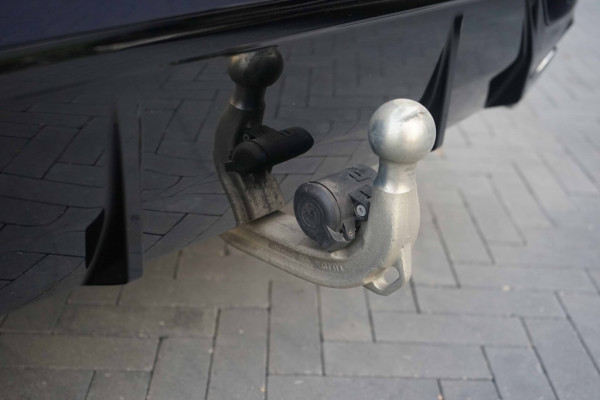 BMW 3 Serie Touring 330e xDrive M-Sport Individual