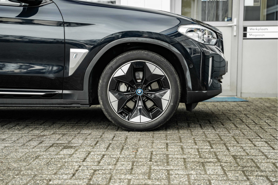 BMW iX3 Executive 80 kWh | Leder | Pano | AppleCarplay | Camera
