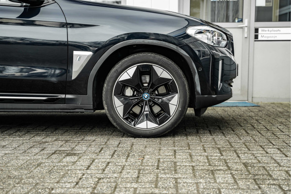 BMW iX3 Executive 80 kWh | Leder | Pano | AppleCarplay | Camera