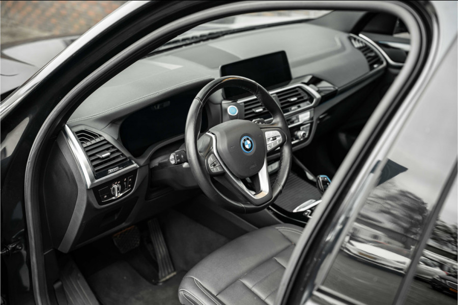 BMW iX3 Executive 80 kWh | Leder | Pano | AppleCarplay | Camera