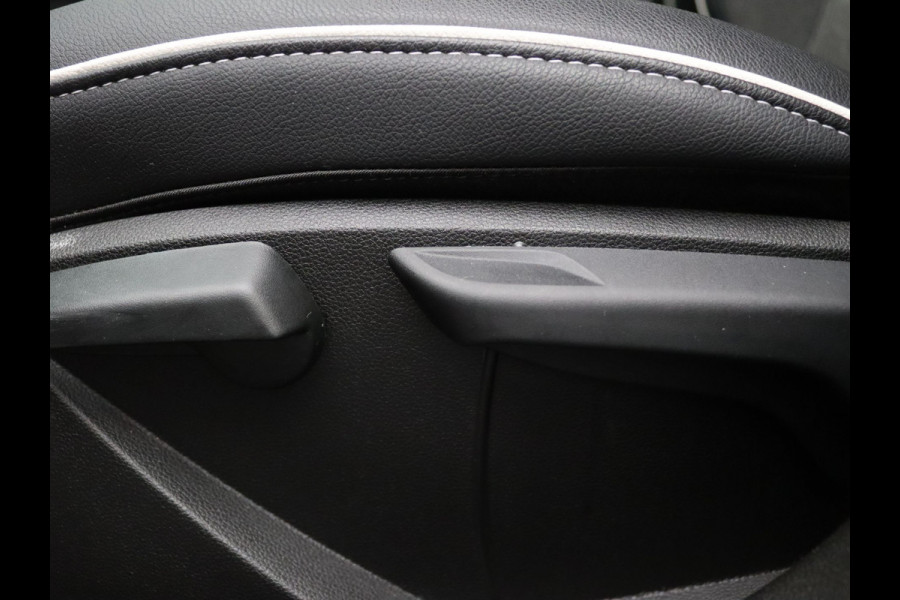 Renault Clio 100pk TCe Intens Cruise | Climate | Carplay | Parkeersens. achter