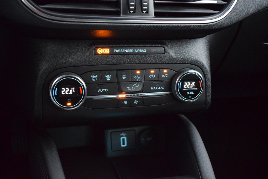 Ford FOCUS Wagon Wagon 1.5 EcoBlue Titanium Business | Automaat | Trekhaak | Apple CarPlay | Climate