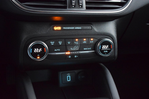 Ford FOCUS Wagon Wagon 1.5 EcoBlue Titanium Business | Automaat | Trekhaak | Apple CarPlay | Climate