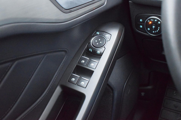 Ford FOCUS Wagon Wagon 1.5 EcoBlue Titanium Business | Automaat | Trekhaak | Apple CarPlay | Climate