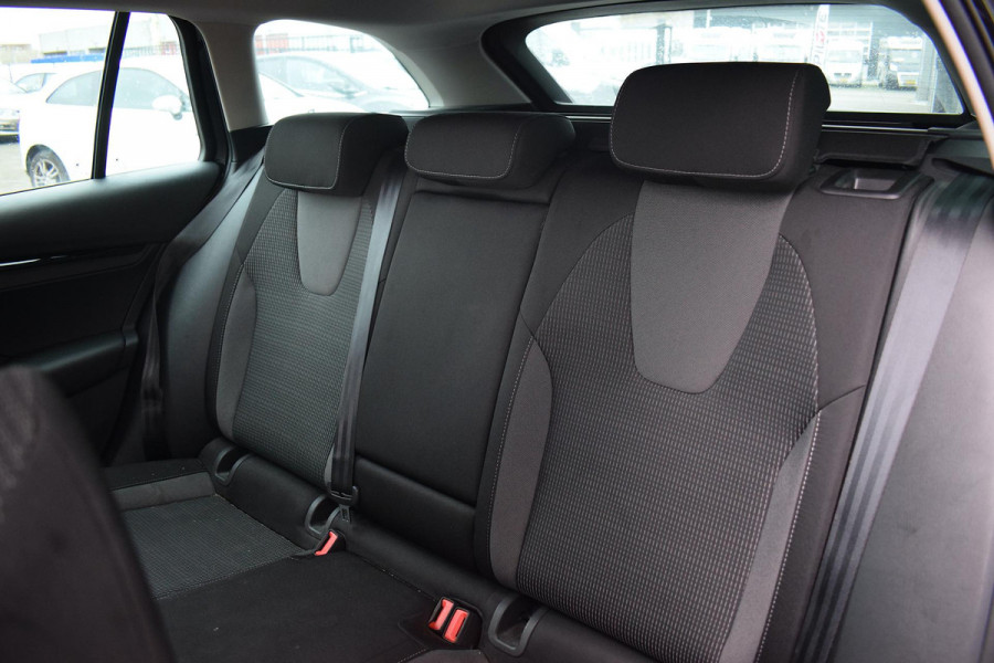 Škoda Octavia Combi 1.0 e-TSI Business Edition | Apple CarPlay | Stoelverw. | Camera | Sportstoelen