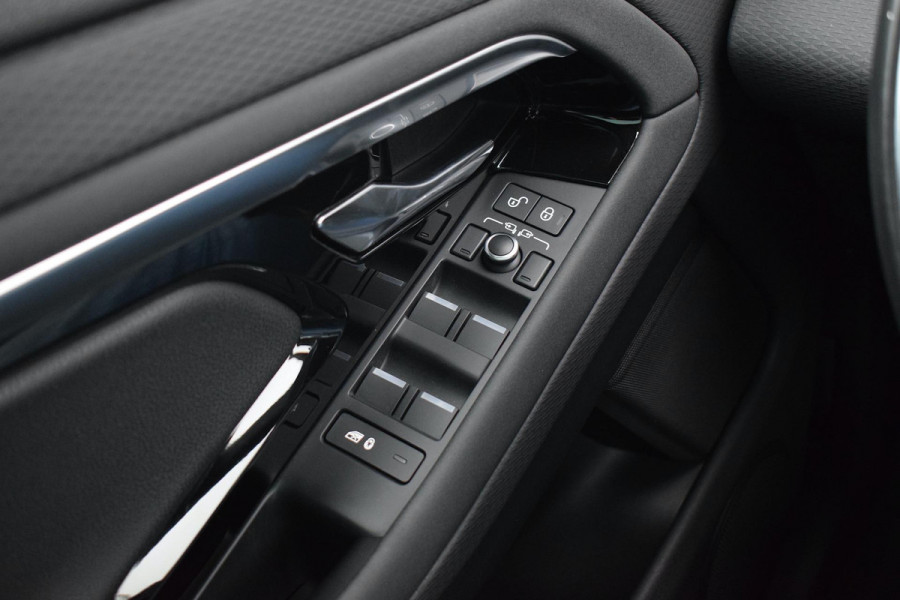 Land Rover Range Rover Evoque 2.0 P200 AWD R-Dynamic | Trekhaak | Pano | Meridian | Leer | Stuurverw.