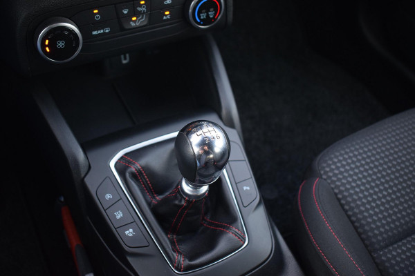 Ford FOCUS Wagon Wagon 1.5 EcoBoost ST Line Business | Apple CarPlay | Airco | Sportstoelen | Cruise