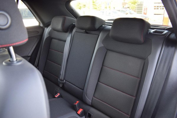Volkswagen T-Roc 1.5 TSI Sport Business R | Pano | Half Leer | Virtual | Apple CarPlay