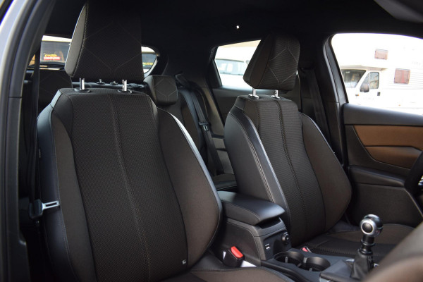 DS DS 3 Crossback 1.2 PureTech Business | Afn. Trekhaak | Apple CarPlay | Half Leer | Climate