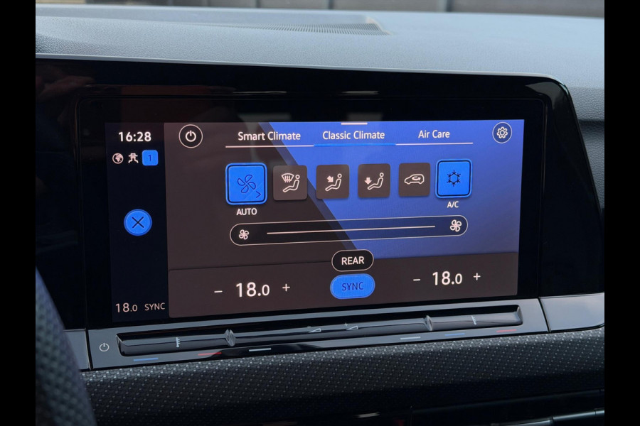 Volkswagen Golf 1.5 eTSI 3x R-Line CarPlay Camera
