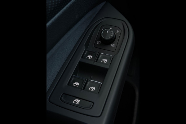 Volkswagen Golf 1.5 eTSI 3x R-Line CarPlay Camera