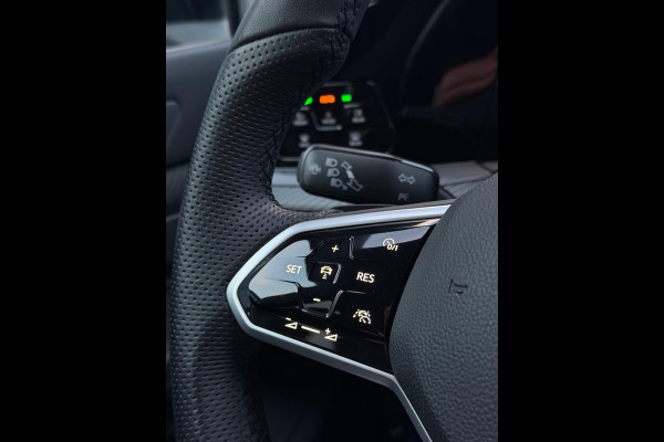 Volkswagen Golf 1.5 eTSI 3x R-Line CarPlay Camera