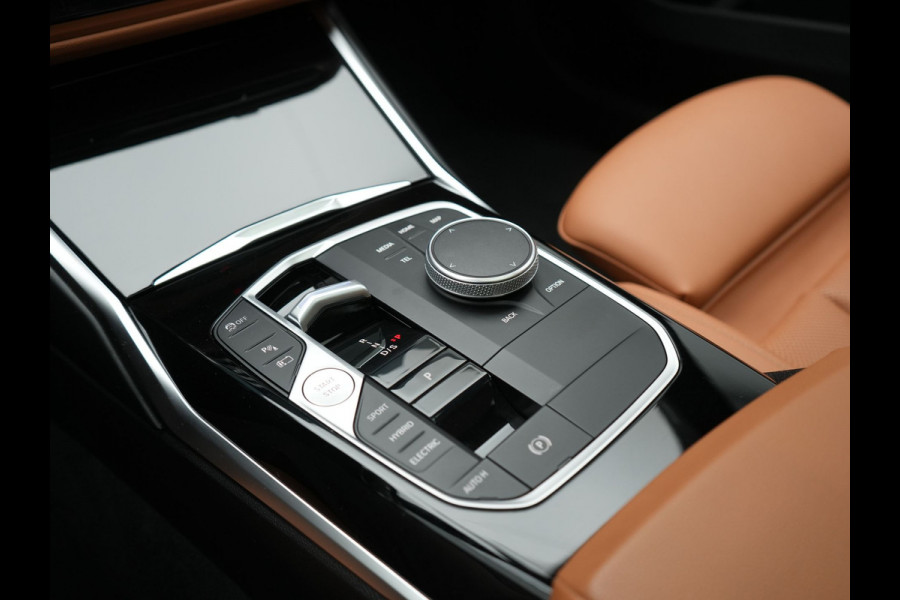 BMW 3 Serie Touring 320e Plug In Hybrid 204pk Dealer O.H. PHEV | Panodak | Widescreen Navi | Camera | Lederen Sportstoelen Verwarmd | Sfeerverlichting | Apple Carplay | Navigatie | Virtual | DAB | Tansanitblau II Metallic |