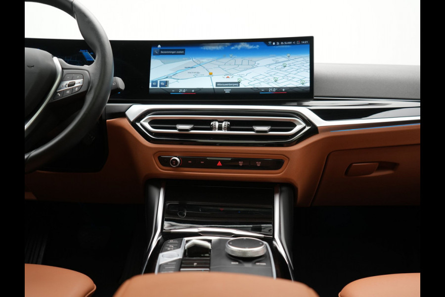 BMW 3 Serie Touring 320e Plug In Hybrid 204pk Dealer O.H. PHEV | Panodak | Widescreen Navi | Camera | Lederen Sportstoelen Verwarmd | Sfeerverlichting | Apple Carplay | Navigatie | Virtual | DAB | Tansanitblau II Metallic |