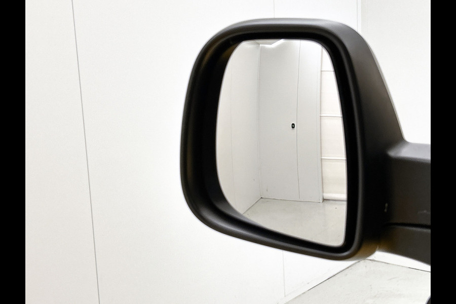 Peugeot Expert 2.0 HDI Euro6 123PK L2 Premium / 2xSchuifdeur / Trekhaak / Airco / Apk 01-2027