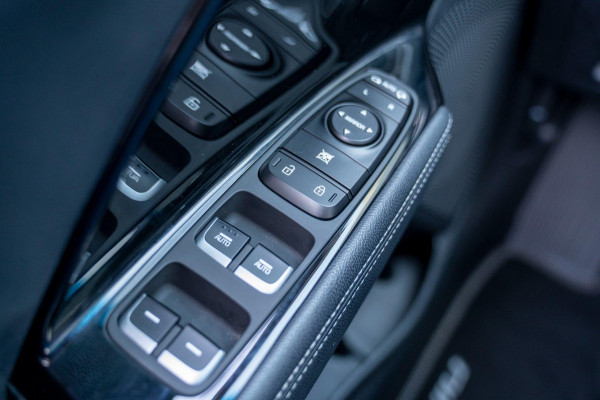 Kia Niro 1.6 GDi Hybrid DynamicLine|Prijs rijklaar incl 12 mnd garantie|Trekhaak Camera ACC Carplay