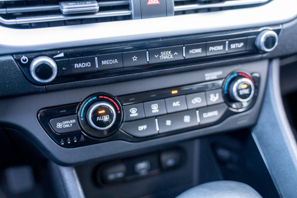 Kia Niro 1.6 GDi Hybrid DynamicLine|Prijs rijklaar incl 12 mnd garantie|Trekhaak Camera ACC Carplay