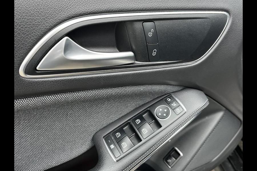 Mercedes-Benz GLA 180 Premium Plus Stoelverwarming | Climate Control | Camera | Top onderhouden | 12 maanden BOVAG-garantie