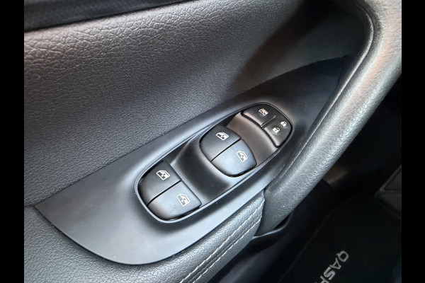 Nissan QASHQAI 1.3 DIG-T N-Connecta / Camera / Parkeersensoren / Trekhaak 1.300KG / Panoramadak / Carplay