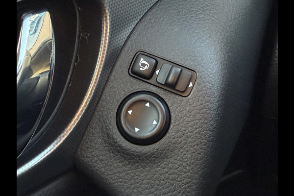 Nissan QASHQAI 1.3 DIG-T N-Connecta / Camera / Parkeersensoren / Trekhaak 1.300KG / Panoramadak / Carplay