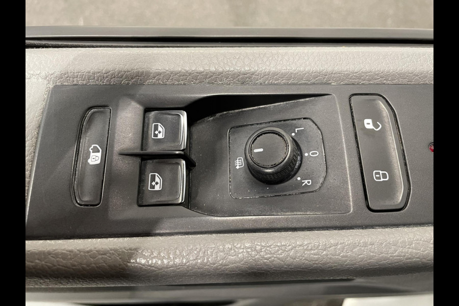 Volkswagen Transporter 2.0 TDI L2H1 110PK T6.1 Airco Cruise Control Apple CarPlay/MirrorLink Trekhaak