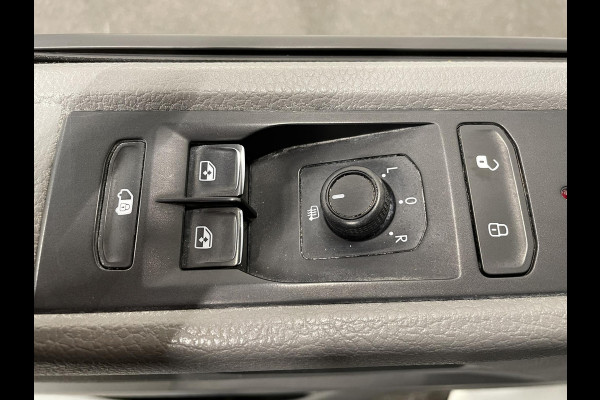 Volkswagen Transporter 2.0 TDI L2H1 110PK T6.1 Airco Cruise Control Apple CarPlay/MirrorLink Trekhaak