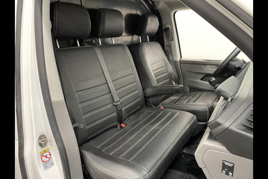 Volkswagen Transporter 2.0 TDI L2H1 110PK T6.1 Airco Cruise Control Apple CarPlay/MirrorLink Trekhaak