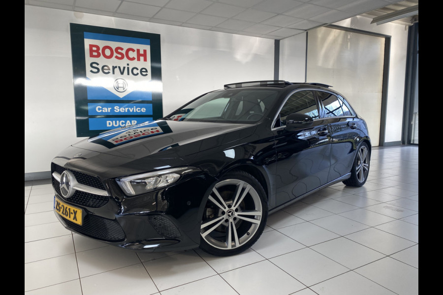 Mercedes-Benz A-Klasse 220 Launch Edition Premium Panoramadak / Leer / Trekhaak /19 inch velgen / sfeerverlichting