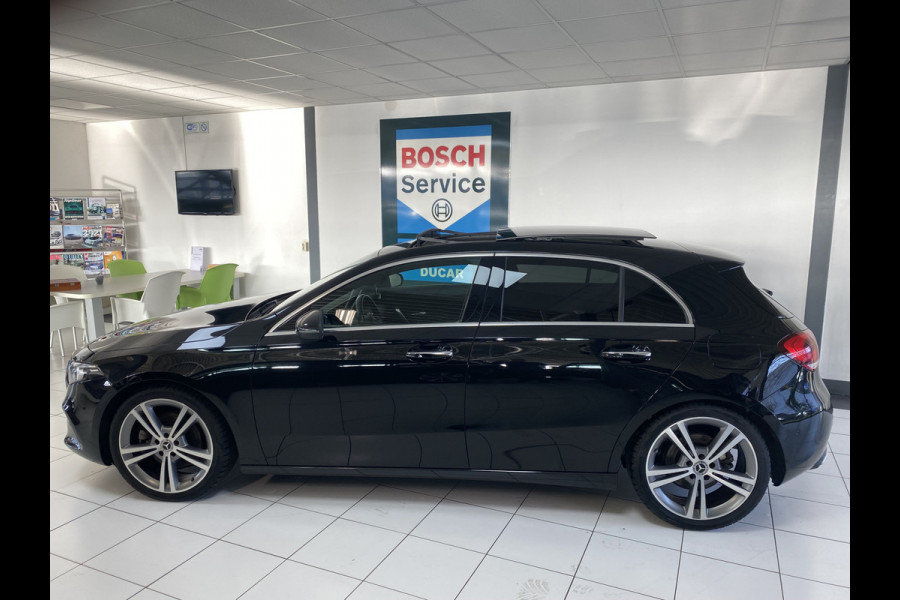 Mercedes-Benz A-Klasse 220 Launch Edition Premium Panoramadak / Leer / Trekhaak /19 inch velgen / sfeerverlichting