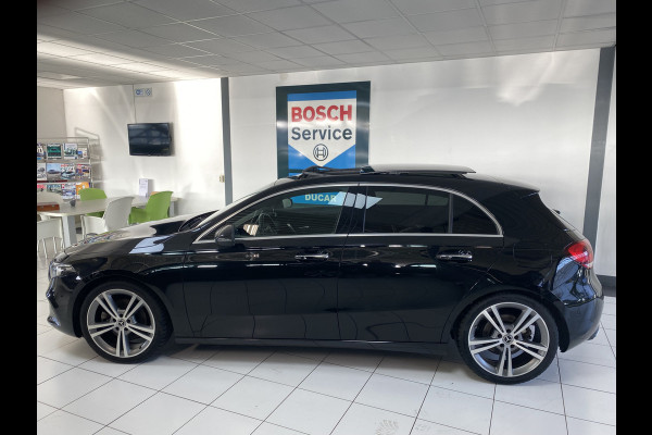 Mercedes-Benz A-Klasse 220 Launch Edition Premium Panoramadak / Leer / Trekhaak /19 inch velgen / sfeerverlichting