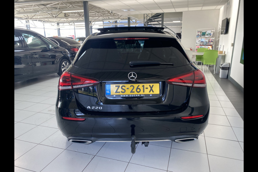 Mercedes-Benz A-Klasse 220 Launch Edition Premium Panoramadak / Leer / Trekhaak /19 inch velgen / sfeerverlichting