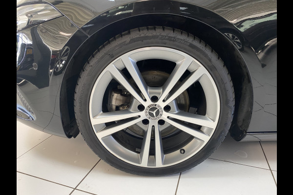Mercedes-Benz A-Klasse 220 Launch Edition Premium Panoramadak / Leer / Trekhaak /19 inch velgen / sfeerverlichting