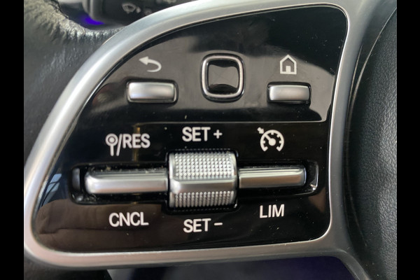 Mercedes-Benz A-Klasse 220 Launch Edition Premium Panoramadak / Leer / Trekhaak /19 inch velgen / sfeerverlichting