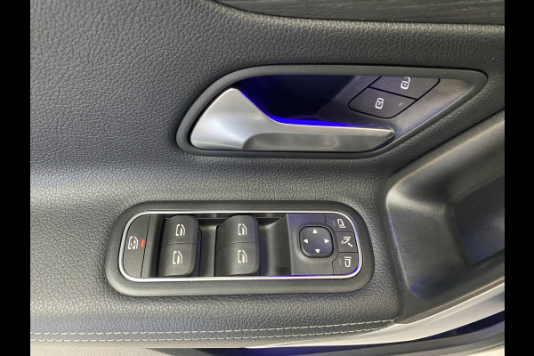 Mercedes-Benz A-Klasse 220 Launch Edition Premium Panoramadak / Leer / Trekhaak /19 inch velgen / sfeerverlichting