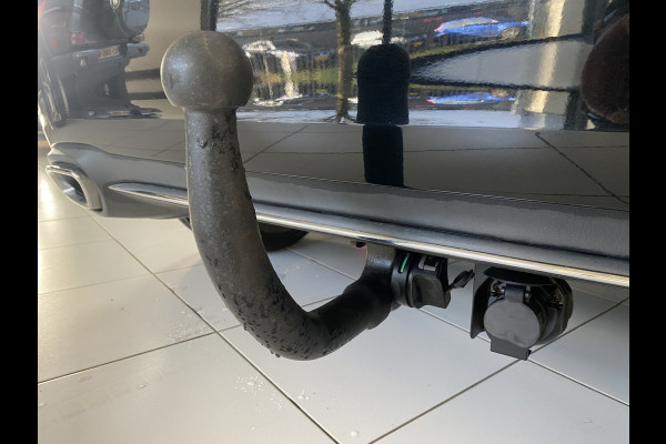 Mercedes-Benz A-Klasse 220 Launch Edition Premium Panoramadak / Leer / Trekhaak /19 inch velgen / sfeerverlichting