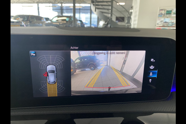 Mercedes-Benz A-Klasse 220 Launch Edition Premium Panoramadak / Leer / Trekhaak /19 inch velgen / sfeerverlichting