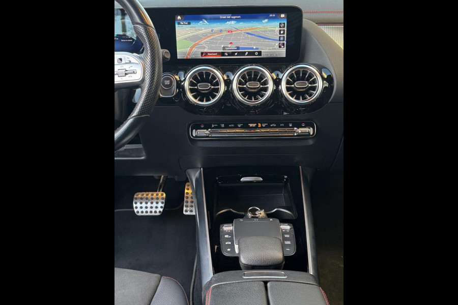 Mercedes-Benz EQA 250 AMG Edition 1 67 kWh - AUTOMAAT I Navigatie I Leer I Sport pakket I PDC I LED I Achteruitrij Camera